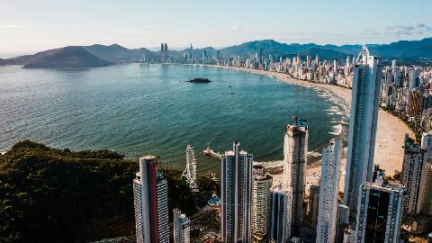 Onde Ficar em Balneário Camboriú: Guia dos Melhores Hotéis, Pousadas e Regiões em 2025